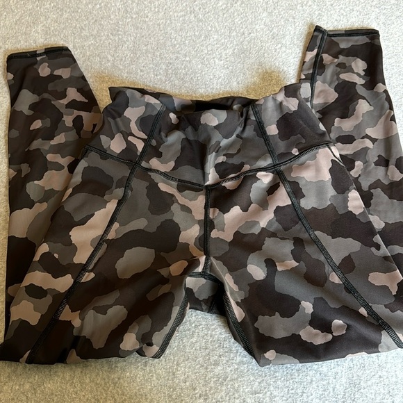 Athleta Pants - Athleta Camo XS Leggings